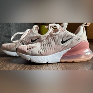 Nike air max 270. Wmns 6 I think they fit a little snug, just the type of shoe.